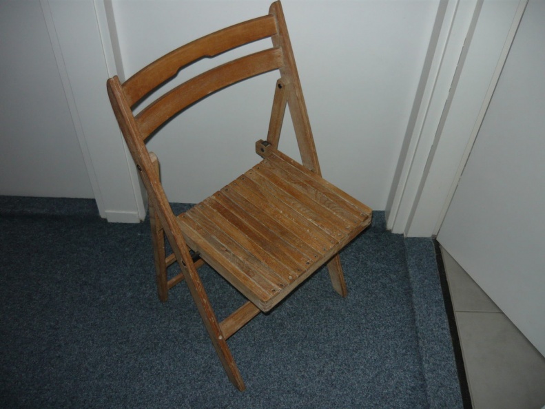 stoel hout.jpg